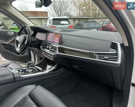 Белый БМВ X7, объемом двигателя 3 л и пробегом 154 тыс. км за 48999 $, фото 100 на Automoto.ua