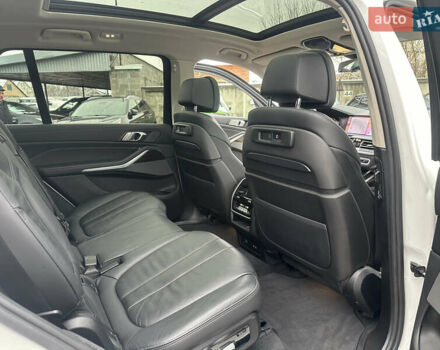 Белый БМВ X7, объемом двигателя 3 л и пробегом 154 тыс. км за 48999 $, фото 110 на Automoto.ua