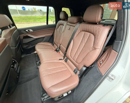 Белый БМВ X7, объемом двигателя 4.39 л и пробегом 130 тыс. км за 66000 $, фото 29 на Automoto.ua
