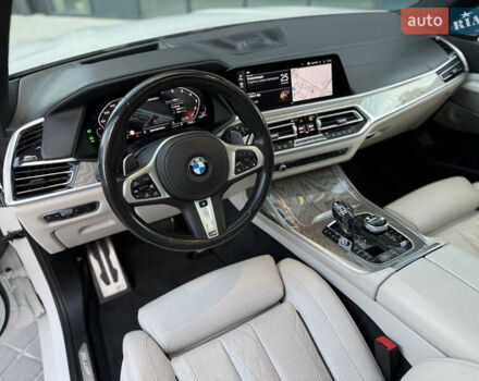 Белый БМВ X7, объемом двигателя 4.39 л и пробегом 58 тыс. км за 78999 $, фото 34 на Automoto.ua