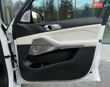 Белый БМВ X7, объемом двигателя 4.39 л и пробегом 58 тыс. км за 78999 $, фото 89 на Automoto.ua