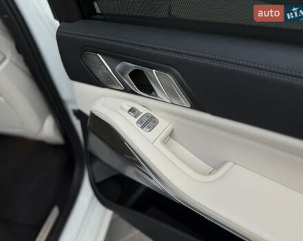 Белый БМВ X7, объемом двигателя 4.39 л и пробегом 58 тыс. км за 78999 $, фото 85 на Automoto.ua