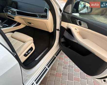 Белый БМВ X7, объемом двигателя 3 л и пробегом 17 тыс. км за 74500 $, фото 21 на Automoto.ua