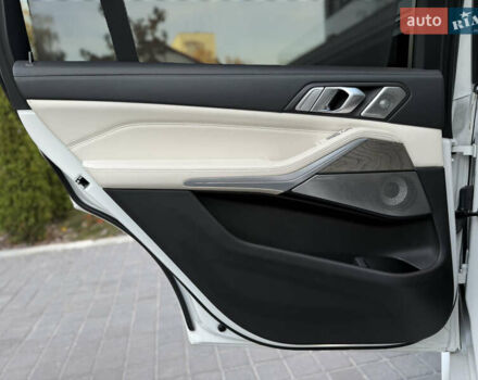 Белый БМВ X7, объемом двигателя 4.39 л и пробегом 58 тыс. км за 78999 $, фото 70 на Automoto.ua