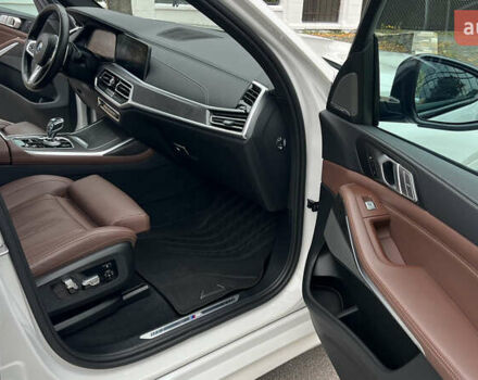 Белый БМВ X7, объемом двигателя 3 л и пробегом 82 тыс. км за 88888 $, фото 38 на Automoto.ua