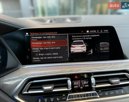 Белый БМВ X7, объемом двигателя 4.39 л и пробегом 58 тыс. км за 78999 $, фото 56 на Automoto.ua