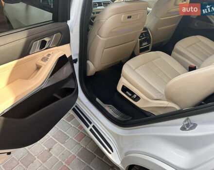 Белый БМВ X7, объемом двигателя 3 л и пробегом 17 тыс. км за 74500 $, фото 19 на Automoto.ua