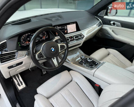 Белый БМВ X7, объемом двигателя 4.39 л и пробегом 58 тыс. км за 78999 $, фото 35 на Automoto.ua