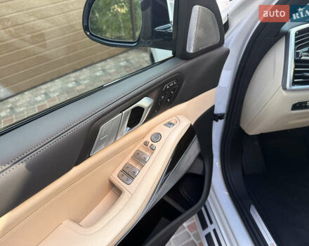 Белый БМВ X7, объемом двигателя 3 л и пробегом 17 тыс. км за 74500 $, фото 16 на Automoto.ua