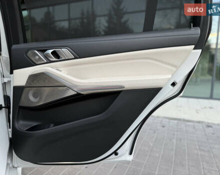 Белый БМВ X7, объемом двигателя 4.39 л и пробегом 58 тыс. км за 78999 $, фото 82 на Automoto.ua