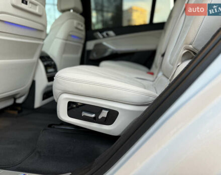 Белый БМВ X7, объемом двигателя 4.39 л и пробегом 58 тыс. км за 78999 $, фото 73 на Automoto.ua