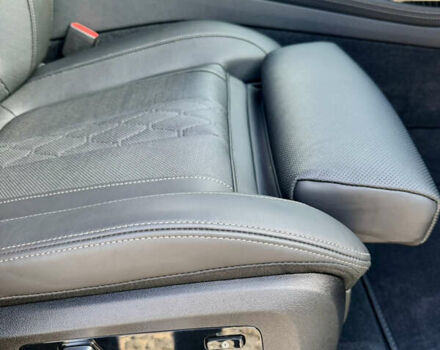 Белый БМВ X7, объемом двигателя 4.39 л и пробегом 19 тыс. км за 109999 $, фото 12 на Automoto.ua