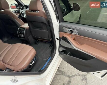 Белый БМВ X7, объемом двигателя 2.99 л и пробегом 73 тыс. км за 84900 $, фото 73 на Automoto.ua