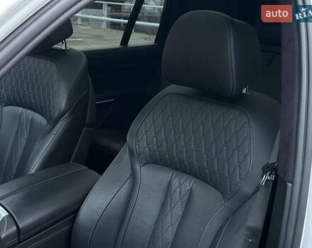 Белый БМВ X7, объемом двигателя 2.99 л и пробегом 49 тыс. км за 99900 $, фото 24 на Automoto.ua