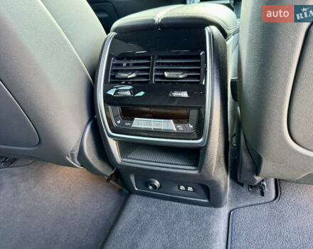 Белый БМВ X7, объемом двигателя 4.39 л и пробегом 19 тыс. км за 109999 $, фото 17 на Automoto.ua