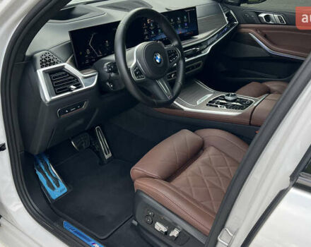 Белый БМВ X7, объемом двигателя 3 л и пробегом 115 тыс. км за 115000 $, фото 8 на Automoto.ua