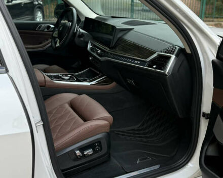 Белый БМВ X7, объемом двигателя 3 л и пробегом 48 тыс. км за 90000 $, фото 7 на Automoto.ua