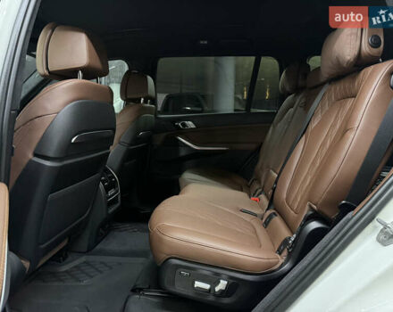 Белый БМВ X7, объемом двигателя 2.99 л и пробегом 48 тыс. км за 123000 $, фото 23 на Automoto.ua