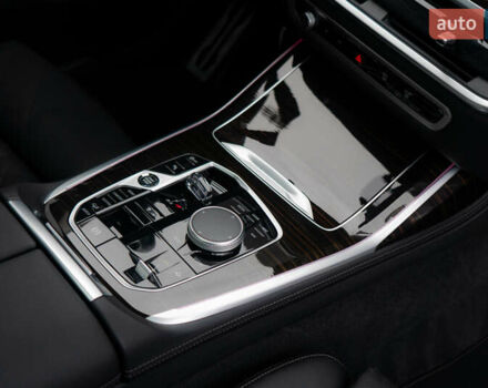 Белый БМВ X7, объемом двигателя 3 л и пробегом 75 тыс. км за 86000 $, фото 48 на Automoto.ua