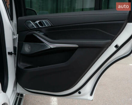 Белый БМВ X7, объемом двигателя 3 л и пробегом 75 тыс. км за 86000 $, фото 43 на Automoto.ua