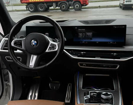 Білий БМВ X7, об'ємом двигуна 3 л та пробігом 60 тис. км за 99999 $, фото 36 на Automoto.ua