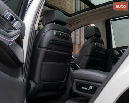 Белый БМВ X7, объемом двигателя 3 л и пробегом 75 тыс. км за 86000 $, фото 33 на Automoto.ua