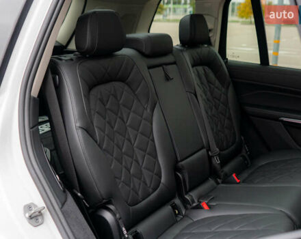 Белый БМВ X7, объемом двигателя 3 л и пробегом 75 тыс. км за 86000 $, фото 45 на Automoto.ua