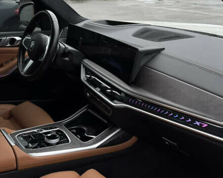 Білий БМВ X7, об'ємом двигуна 3 л та пробігом 60 тис. км за 99999 $, фото 45 на Automoto.ua