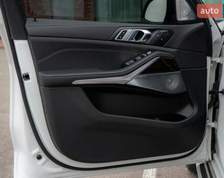 Белый БМВ X7, объемом двигателя 3 л и пробегом 75 тыс. км за 86000 $, фото 29 на Automoto.ua