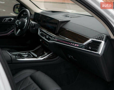 Белый БМВ X7, объемом двигателя 3 л и пробегом 75 тыс. км за 86000 $, фото 46 на Automoto.ua