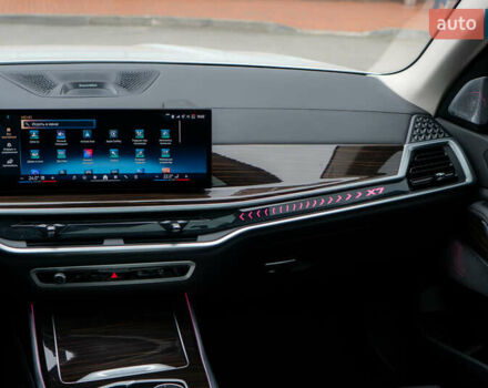 Белый БМВ X7, объемом двигателя 3 л и пробегом 75 тыс. км за 86000 $, фото 54 на Automoto.ua