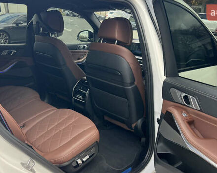 Белый БМВ X7, объемом двигателя 3 л и пробегом 115 тыс. км за 112000 $, фото 14 на Automoto.ua