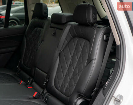 Белый БМВ X7, объемом двигателя 3 л и пробегом 75 тыс. км за 86000 $, фото 38 на Automoto.ua