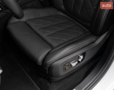 Белый БМВ X7, объемом двигателя 3 л и пробегом 75 тыс. км за 86000 $, фото 28 на Automoto.ua