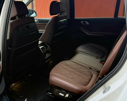 Белый БМВ X7, объемом двигателя 3 л и пробегом 48 тыс. км за 90000 $, фото 5 на Automoto.ua