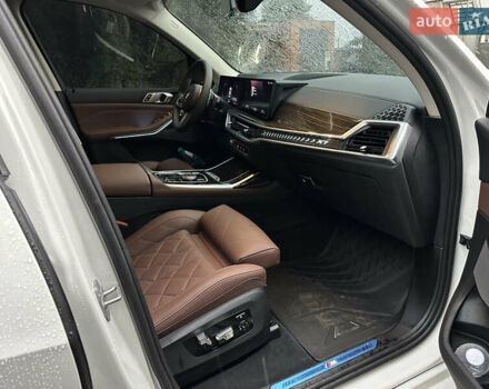 Белый БМВ X7, объемом двигателя 3 л и пробегом 11 тыс. км за 95000 $, фото 23 на Automoto.ua