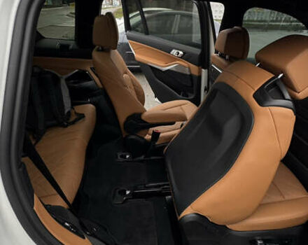 Білий БМВ X7, об'ємом двигуна 3 л та пробігом 60 тис. км за 99999 $, фото 47 на Automoto.ua