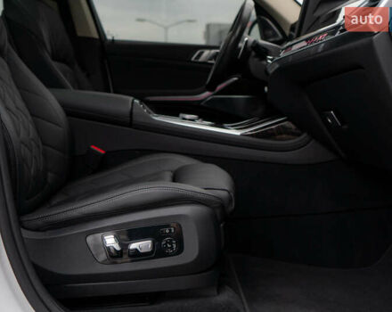 Белый БМВ X7, объемом двигателя 3 л и пробегом 75 тыс. км за 86000 $, фото 49 на Automoto.ua