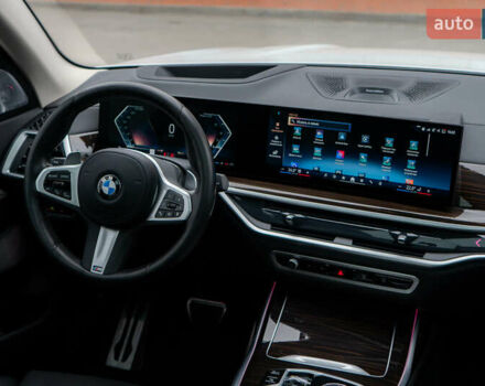 Белый БМВ X7, объемом двигателя 3 л и пробегом 75 тыс. км за 86000 $, фото 53 на Automoto.ua