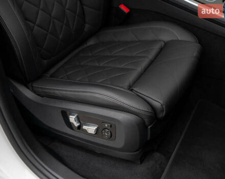 Белый БМВ X7, объемом двигателя 3 л и пробегом 75 тыс. км за 86000 $, фото 52 на Automoto.ua