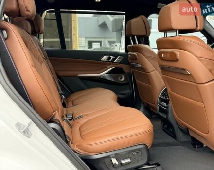Белый БМВ X7, объемом двигателя 3 л и пробегом 1 тыс. км за 148999 $, фото 44 на Automoto.ua