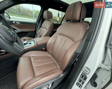 Белый БМВ X7, объемом двигателя 2.99 л и пробегом 34 тыс. км за 134000 $, фото 21 на Automoto.ua