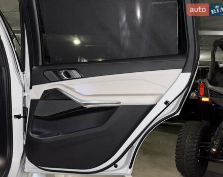 Белый БМВ X7, объемом двигателя 4.39 л и пробегом 35 тыс. км за 149900 $, фото 81 на Automoto.ua