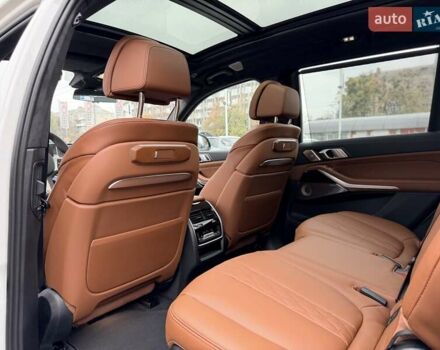 Белый БМВ X7, объемом двигателя 3 л и пробегом 1 тыс. км за 148999 $, фото 27 на Automoto.ua
