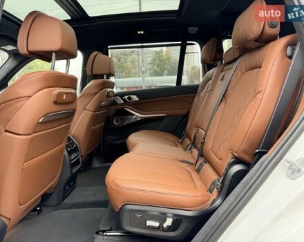 Белый БМВ X7, объемом двигателя 3 л и пробегом 1 тыс. км за 148999 $, фото 28 на Automoto.ua
