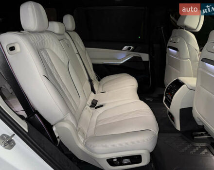 Белый БМВ X7, объемом двигателя 4.39 л и пробегом 35 тыс. км за 149900 $, фото 34 на Automoto.ua