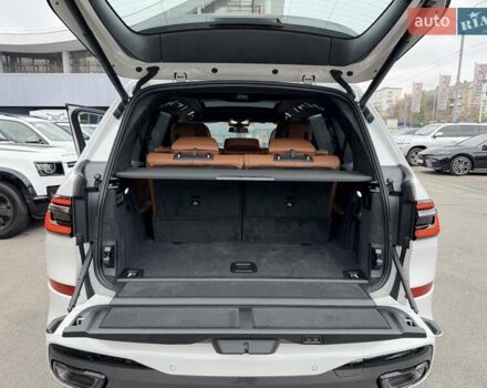 Белый БМВ X7, объемом двигателя 3 л и пробегом 1 тыс. км за 148999 $, фото 36 на Automoto.ua