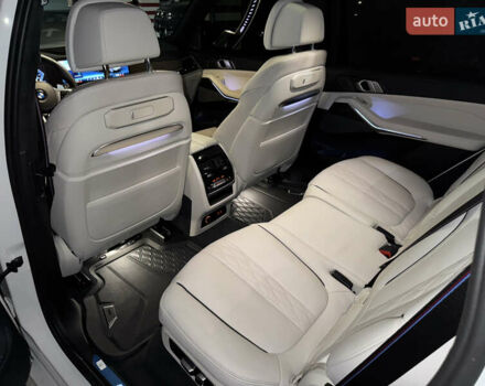 Белый БМВ X7, объемом двигателя 4.39 л и пробегом 35 тыс. км за 149900 $, фото 31 на Automoto.ua