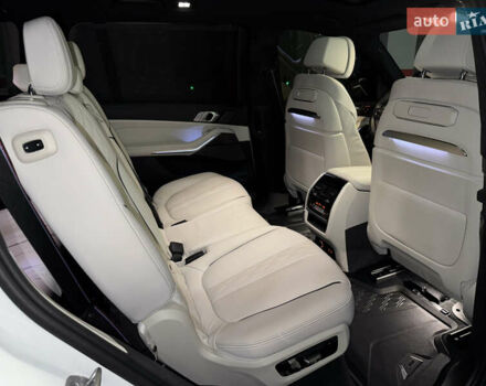 Белый БМВ X7, объемом двигателя 4.39 л и пробегом 35 тыс. км за 149900 $, фото 35 на Automoto.ua