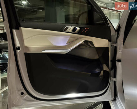 Белый БМВ X7, объемом двигателя 4.39 л и пробегом 35 тыс. км за 149900 $, фото 75 на Automoto.ua